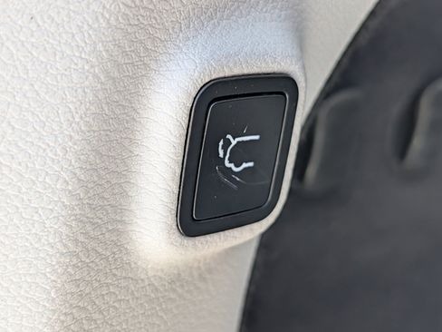 Used 2019 Jeep Cherokee Limited w/ Luxury Group image 14