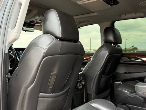 Used 2019 Cadillac Escalade Premium Luxury image 19