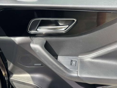 Used 2020 Jaguar F-PACE Premium image 17