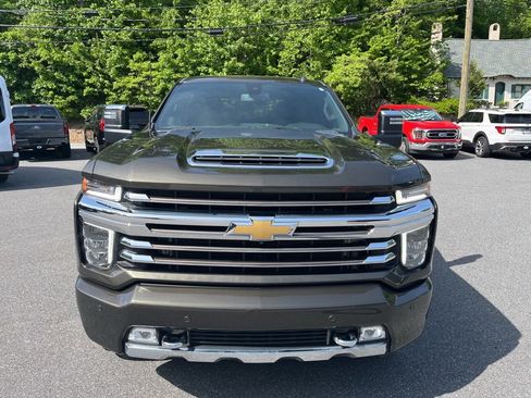 Used 2022 Chevrolet Silverado 2500 High Country w/ Safety Package II AWD/4WD image 2