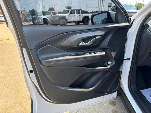 Used 2022 GMC Terrain SLE w/ Driver Convenience Package AWD/4WD image 13