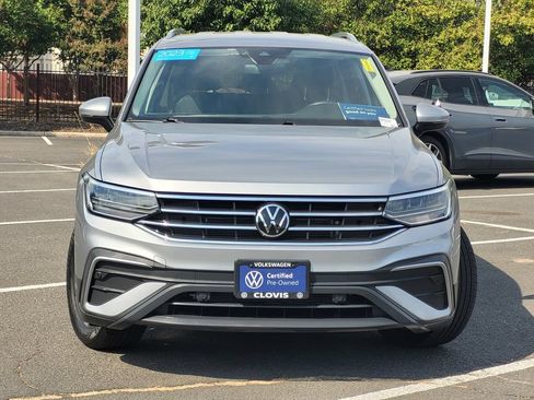 Used 2023 Volkswagen Tiguan SE FWD image 3