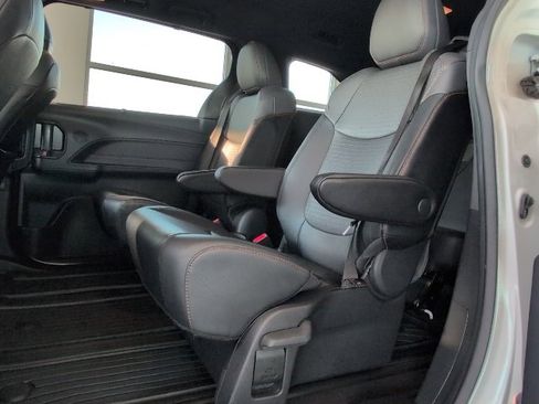 Certified 2022 Toyota Sienna XSE image 20