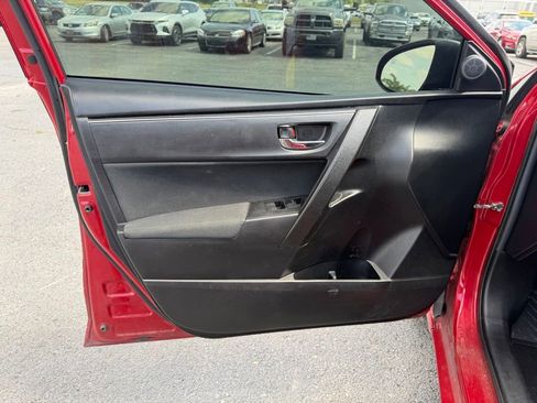Used 2018 Toyota Corolla LE FWD image 13