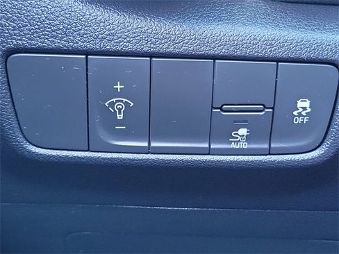 Used 2023 Hyundai Kona SE w/ Cargo Package image 17