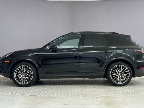 Used 2023 Porsche Cayenne AWD/4WD image 2