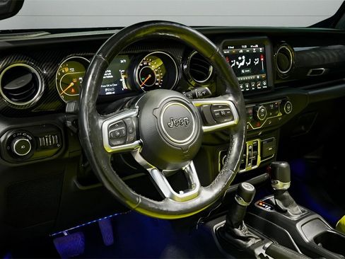 Used 2019 Jeep Wrangler Unlimited Sahara image 30