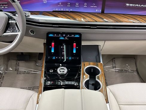Used 2026 Cadillac Escalade Platinum Sport AWD/4WD image 37