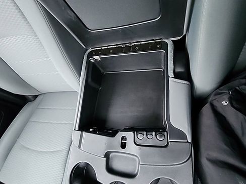 Used 2016 RAM 1500 Express image 32