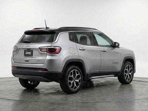Used 2025 Jeep Compass Limited AWD/4WD image 9