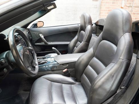 Used 2005 Chevrolet Corvette Convertible w/ Preferred Equipment Group RWD image 42