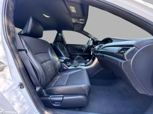 Used 2017 Honda Accord Sport image 39