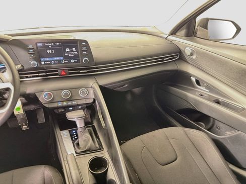 Used 2025 Hyundai Elantra SE FWD image 25