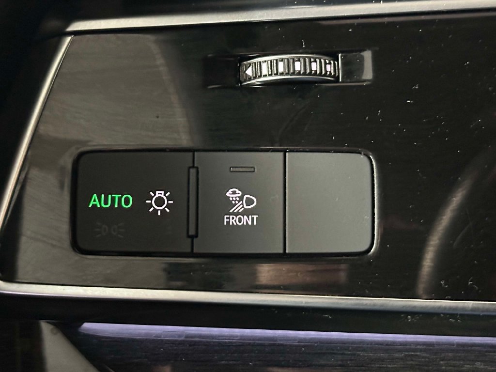 Used 2019 Audi Q8 Premium w/ Convenience Package AWD/4WD image 27