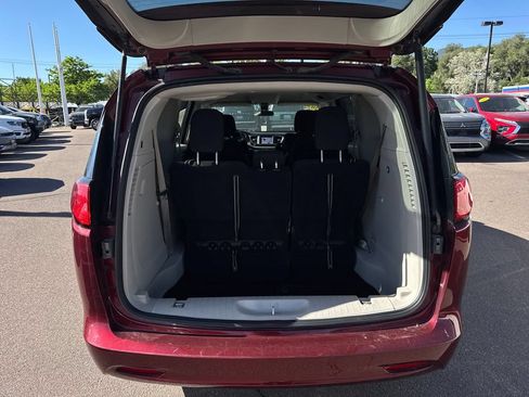 Used 2022 Chrysler Voyager LX FWD image 13