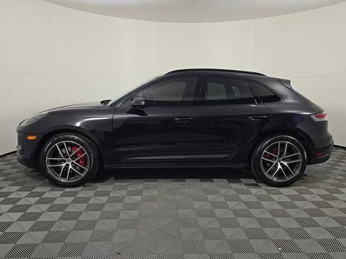 Certified 2022 Porsche Macan S AWD/4WD image 2