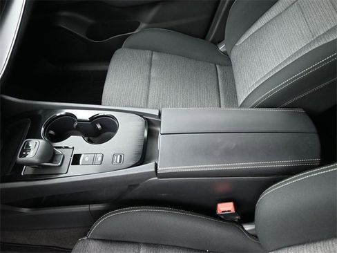 Used 2023 Nissan Rogue SV image 31