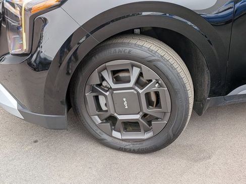 Used 2025 Kia Carnival EX image 10