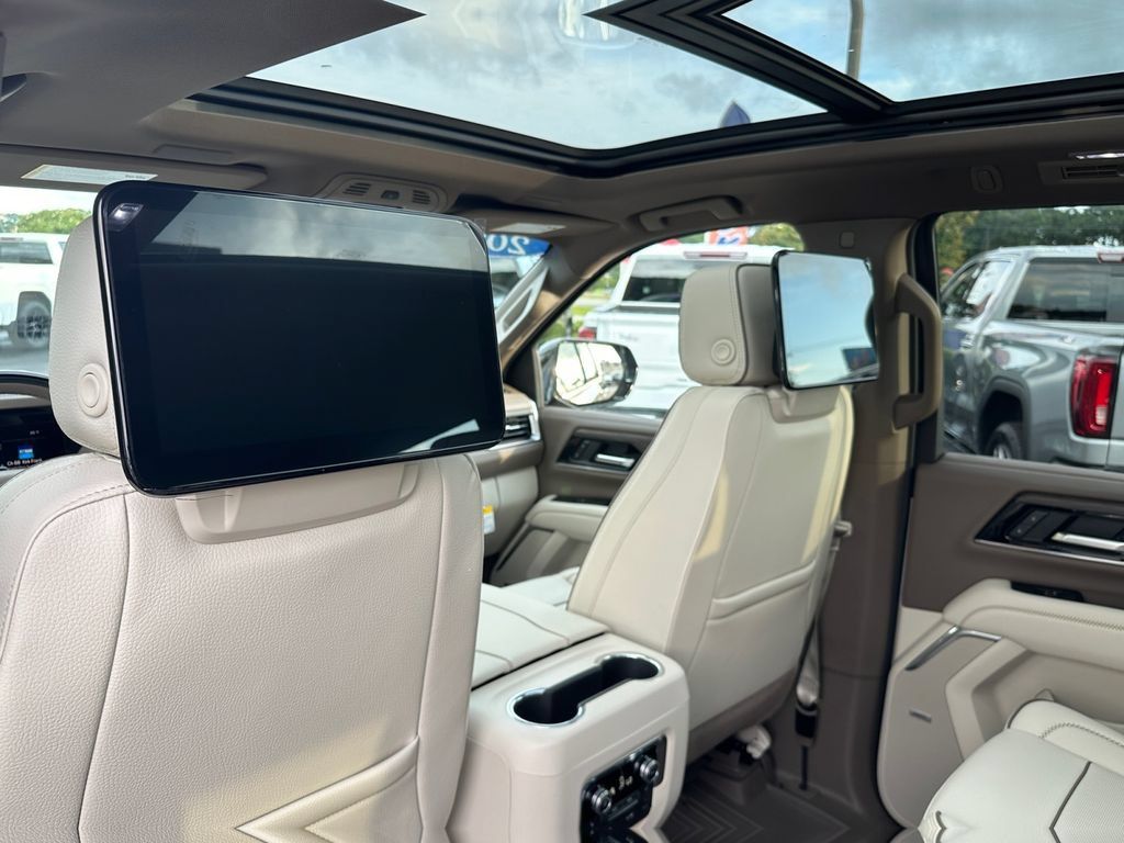 New 2026 GMC Yukon Denali w/ Denali Reserve Package AWD/4WD image 17