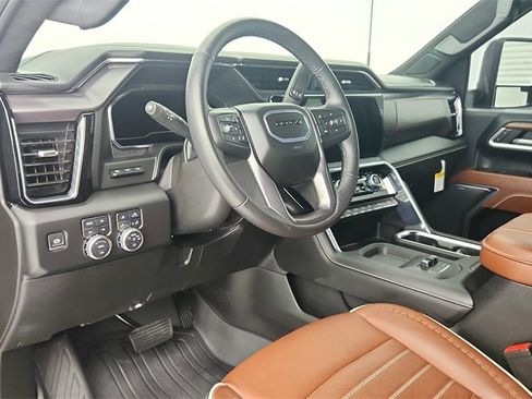 Used 2025 GMC Sierra 2500 Denali Ultimate image 14