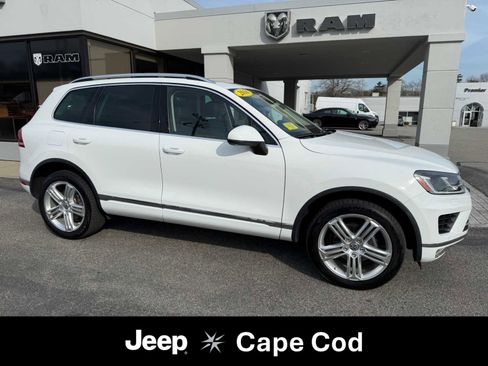 Used 2016 Volkswagen Touareg Executive image 1