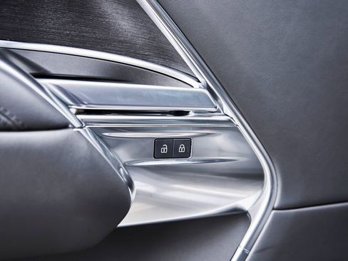 Used 2025 Land Rover Range Rover SE AWD/4WD image 32