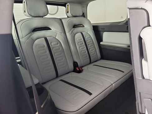 Used 2024 Rivian R1S Adventure AWD/4WD image 25