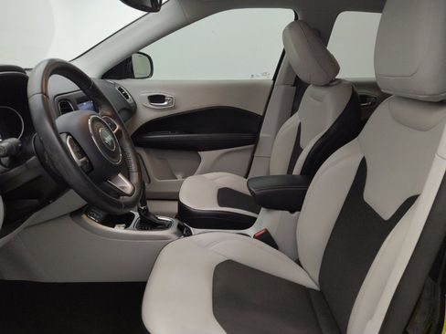 Used 2019 Jeep Compass Latitude w/ Popular Equipment Group FWD image 17