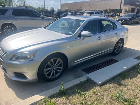 Used 2015 Lexus LS 460 AWD w/ Comfort Package image 2