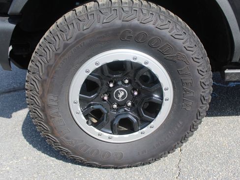 Used 2022 Ford Bronco Black Diamond w/ Sasquatch Package AWD/4WD image 9