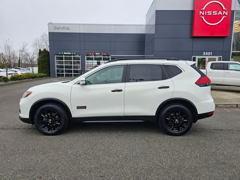 Used 2017 Nissan Rogue SV image 8