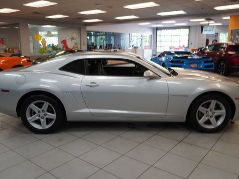 Used 2010 Chevrolet Camaro LT RWD image 13
