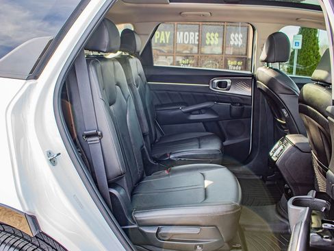 Used 2022 Kia Sorento SX image 19
