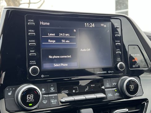 Used 2020 Toyota Highlander XLE image 23