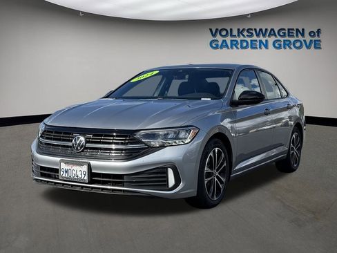 Used 2024 Volkswagen Jetta Sport image 3