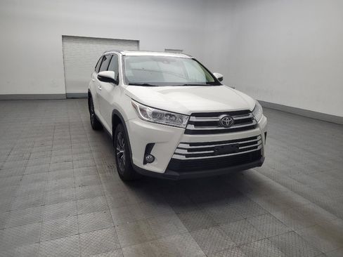 Used 2019 Toyota Highlander SE image 14
