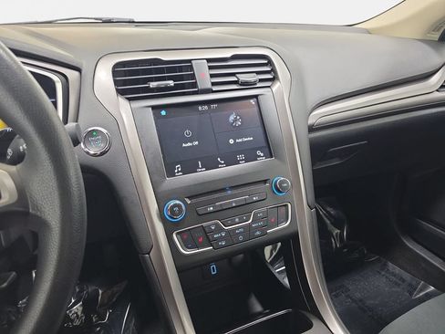 Used 2017 Ford Fusion SE w/ Fusion SE Technology Package FWD image 20