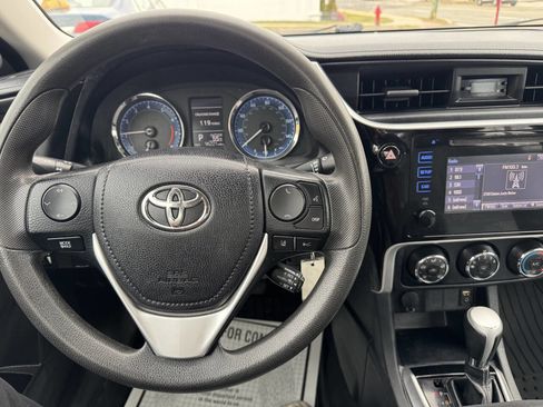 Used 2017 Toyota Corolla LE image 15