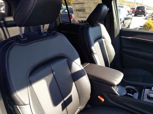 New 2025 Jeep Grand Cherokee Limited w/ Black Appearance Package image 24