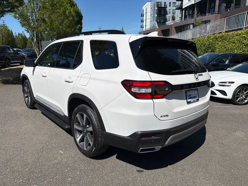 Used 2025 Honda Pilot Elite image 3