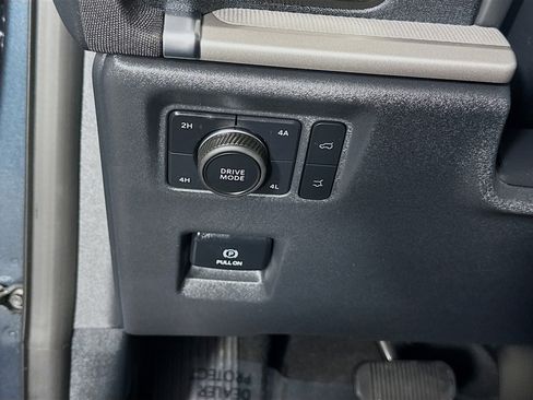 Used 2025 Ford Expedition Active image 11