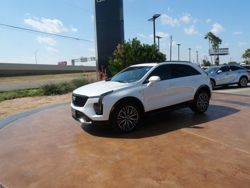 Used 2024 Cadillac XT4 Sport w/ Technology Package image 5