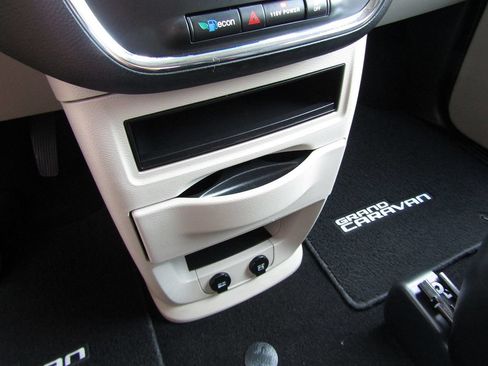 Used 2017 Dodge Grand Caravan SE w/ Power Window Group FWD image 19