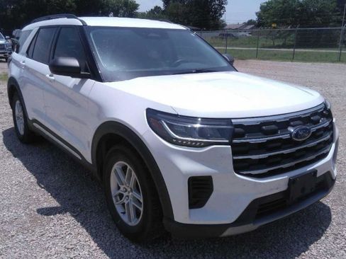 Used 2025 Ford Explorer Active RWD image 1