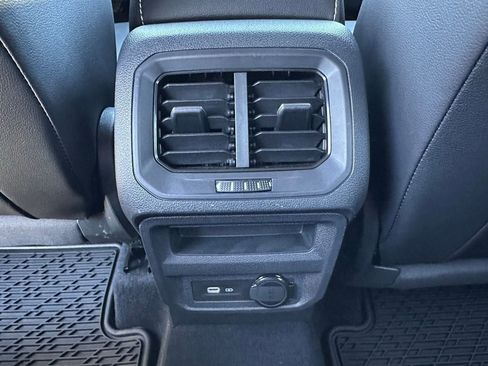 Used 2022 Volkswagen Tiguan SE R-Line image 15