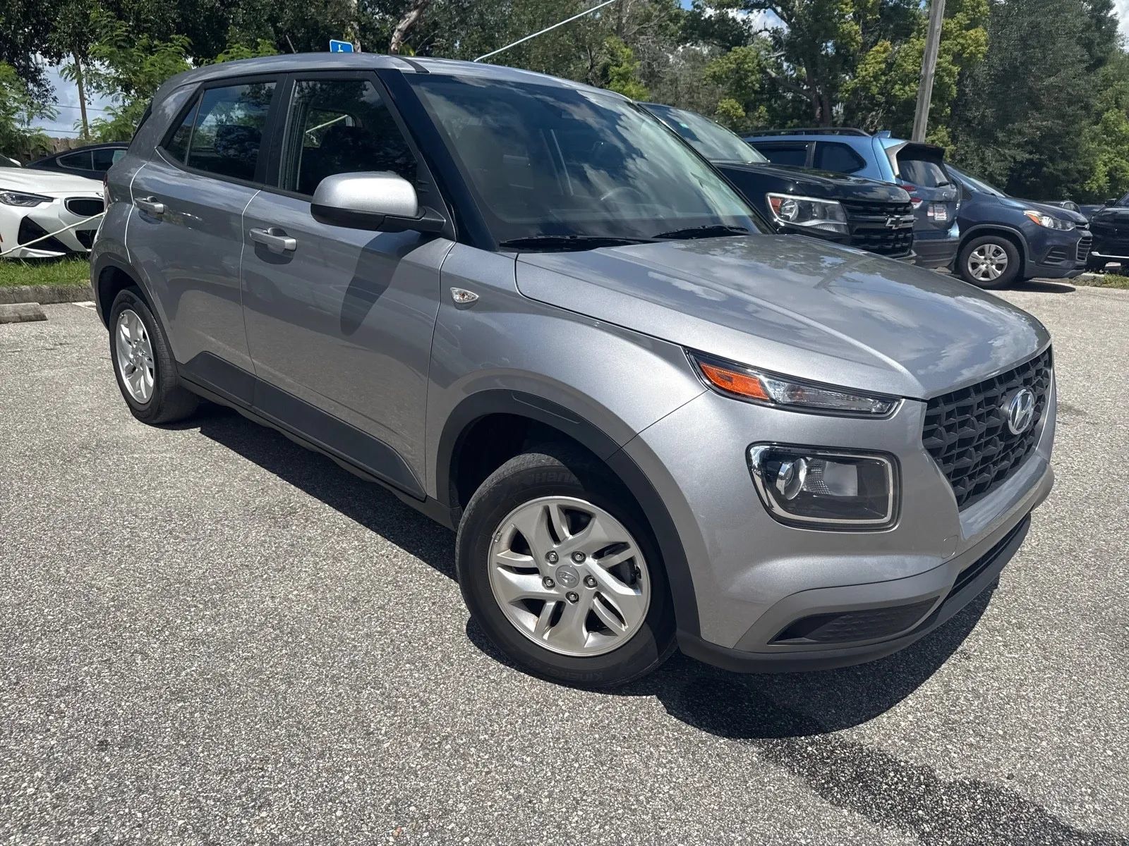 Used 2023 Hyundai Venue SE FWD image 7