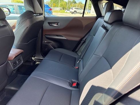 Used 2021 Toyota Venza Limited image 10