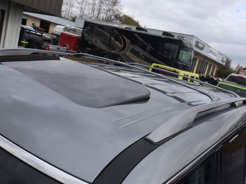 Used 2017 Nissan Armada Platinum image 28