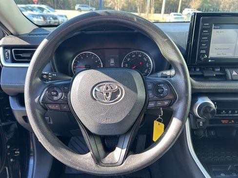 Used 2021 Toyota RAV4 LE image 16