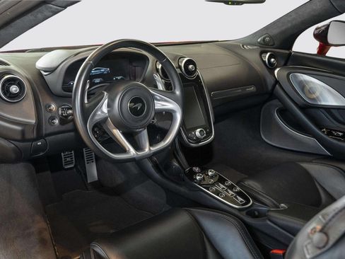 Used 2022 McLaren GT RWD image 18